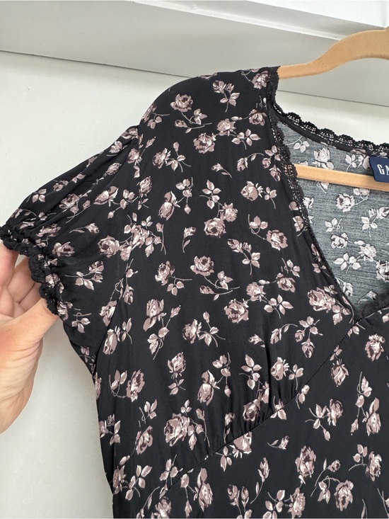 GAP Dresses & Skirts - Black Floral Print Midi Dress with Lace Trim